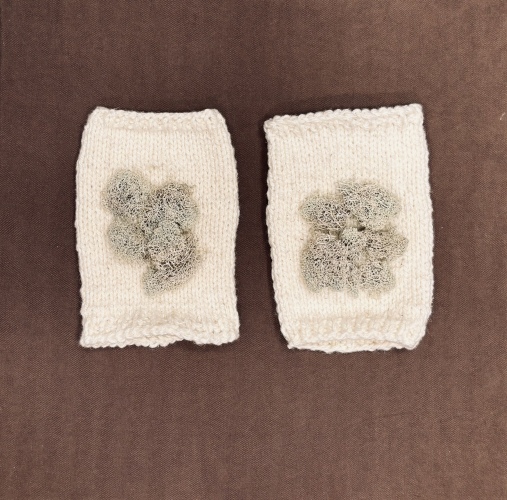 Наколенники, полоскать бельё на роднике у Колвы